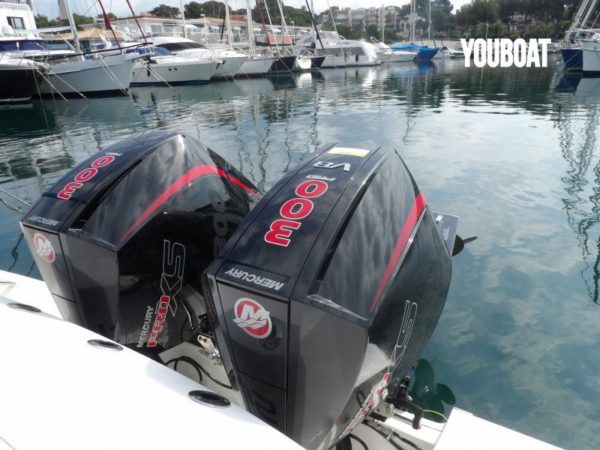 Boston Whaler 320 Cuddy – Image 6
