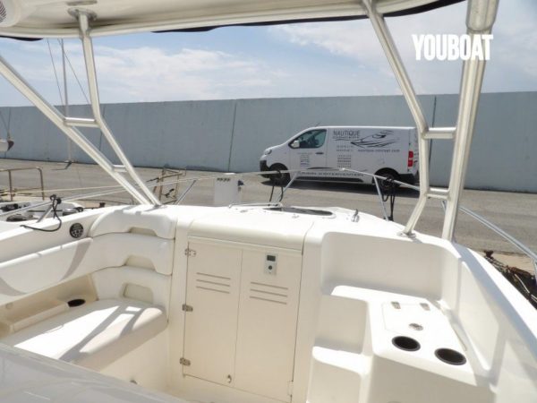 Boston Whaler 320 Cuddy – Image 3