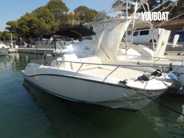Quicksilver Activ 675 Sundeck