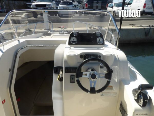 Quicksilver Activ 675 Sundeck – Image 5