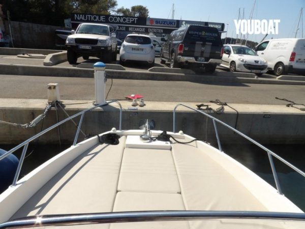 Quicksilver Activ 675 Sundeck – Image 7