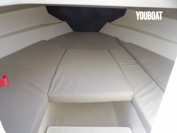 Quicksilver Activ 675 Sundeck – Image 8