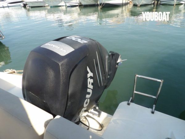 Quicksilver Activ 675 Sundeck – Image 9