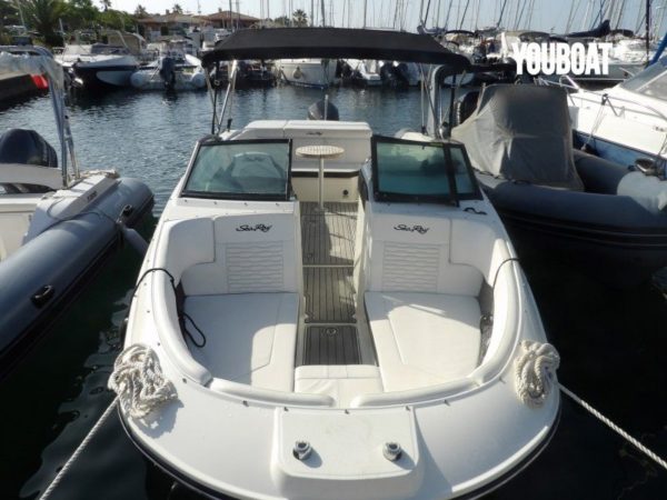 Sea Ray 230 SPX – Image 2