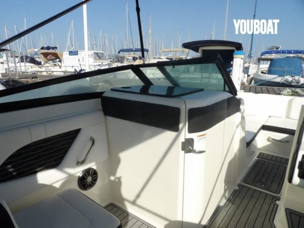 Sea Ray 230 SPX – Image 5