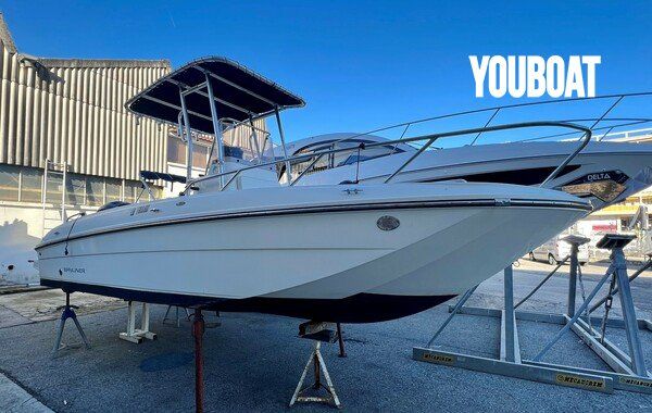 Bayliner CC7 occasion : Un bateau polyvalent pour des moments inoubliables à Saint-Raphaël Offrant un design élégant, des performances remarquables et un équipement complet, le Bayliner CC7 est le bateau idéal pour des aventures nautiques en famille ou entre amis. Ce navire de 6,81m, disponible chez Nautique Concept à Saint-Raphaël, peut accueillir jusqu’à 10 personnes et dispose d’un espace intérieur spacieux et confortable. Parfait pour les balades en mer, la pêche et les sports nautiques, le Bayliner CC7 vous promet des moments inoubliables sur les eaux de la Méditerranée.