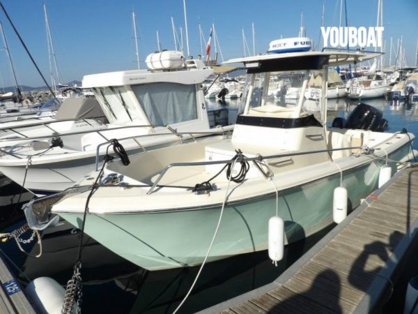 Prenez la mer avec style et performance à bord du Tuccoli T 210 Vm Bateau neuf Tuccoli T 210 Vm à Saint-Raphaël – 65 000€ TTC Envie d’un bateau performant, confortable et élégant pour vos sorties en mer à Saint-Raphaël ? Ne cherchez pas plus loin que le Tuccoli T 210 Vm ! Ce bateau neuf de 2021, avec seulement 155 heures de navigation, vous offre tout l’espace et le confort dont vous avez besoin pour profiter pleinement de vos journées en Méditerranée.