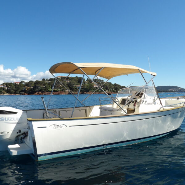 Découvrez le Rhea 27 Open à Saint-Raphaël, Rhea un joyau nautique offrant performance, confort et polyvalence pour des sorties en mer inoubliables avec Rhéa