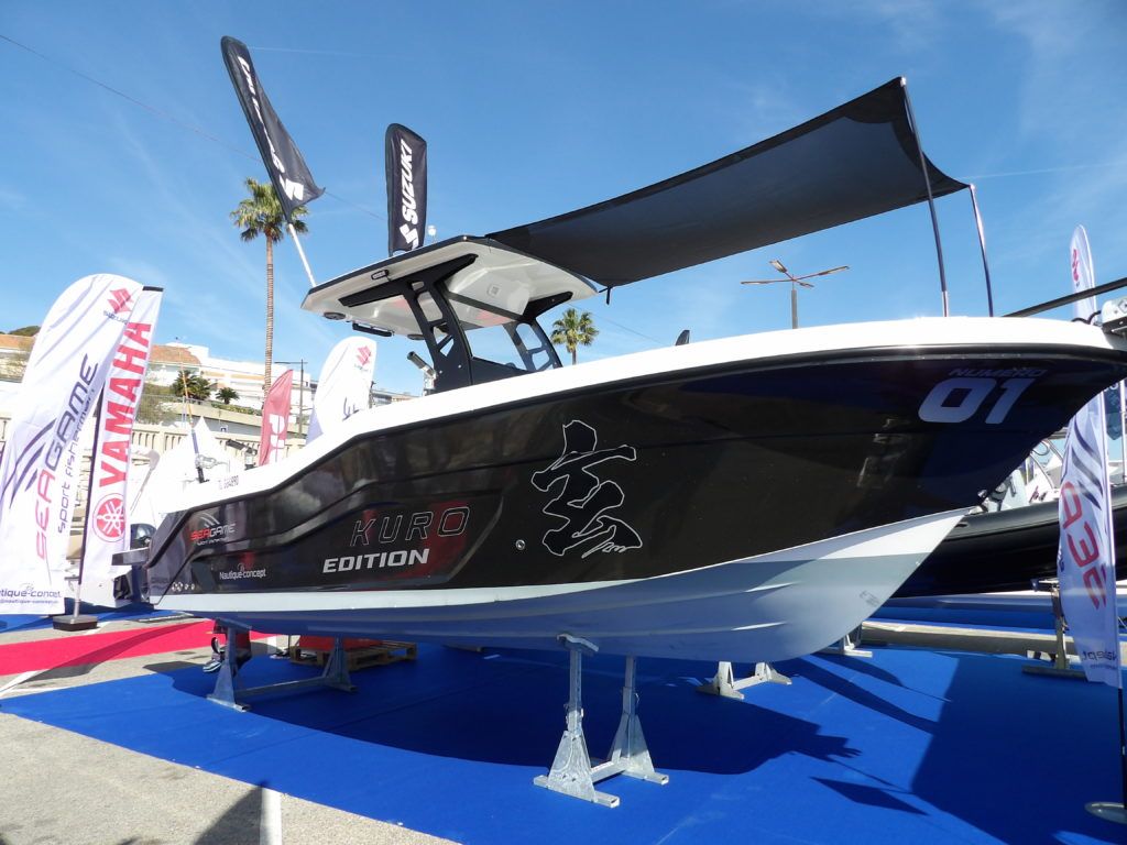 Le Seagame 230 est un bateau neuf de 2024, idéal pour la navigation en mer et la pêche. Ce bateau de 6,99 m de long et 2,54 m de large offre un espace confortable pour 7 personnes. Il est équipé d'un moteur SUZUKI KURO EDITION de 250cv qui lui permet d'atteindre une vitesse maximale de 40 nœuds.