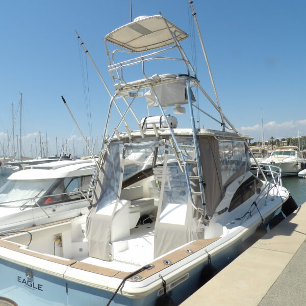 Nautique Concept a le plaisir de vous présenter ce Magnifique PHOENIX 32 TS de 1997.  Excellent état général.  Moins de 1200 heures  Hiverné chaque année  Turbo (NEUF 2024) WC (NEUF 2024) Purge de liquide de refroidissement (NEUF 2024) Vanne de boisseau (NEUF 2024) Pack armement de sécurité à jour (NEUF 2024) Polish bateau extérieur complet (NEUF 2024)  Sablage de la coque (2024) Arbre d'hélice moteur neuf moteur Tribord (2024) Dumpeur et inverseur neuf moteur Tribord (2024)  Marque : PHOENIX 32 TS Moteur : VOVLO PENTA TAMD 63P 272.32Kw DIESEL Année : 1997 Longueur : 10,3  Largeur : 3,7 Tirant d'eau 0,9 Nb de cabine : 1  Nb de couchette : 4  Prix : 120 000 € TTC  Nautique Concept a le plaisir de vous présenter ce Magnifique PHOENIX 32 TS Ce PHOENIX 32 TS est le compagnon idéal pour les familles ou les groupes d'amis souhaitant profiter de la mer en toute sécurité et dans un confort appréciable.  Son gabarit et ses équipements en font un bateau polyvalent, capable d'affronter des conditions de mer variées.   EQUIPEMENT STANDARD :  - Covering bateau (NEUF 2024) - Coque en V  - Pompe à pied   - Pompe à eau de mer extérieur  - Pont antidérapant  - Taquets en inox et feux de navigation rouge/vert  - Balcon  - Sellerie (NEUF 2024) - Siège pilote  - Pompe de cale automatique (NEUF 2024) - Coffres avec coussins et ventilations  - Bâche de camping poste de pilotage (NEUF 2024)  - Console de pilotage  - Volant inox (NEUF 2024) - Support de cannes  - Bain de soleil avant (NEUF 2024) - Kit douche à eau avec pompe électrique + réservoir d'eau avec tuyau de remplissage  - Tonatower aluminium  - WC intérieur cabine chimique  (NEUF 2024) - TV intérieur  - Réfrigérateur intérieur  - Evier intérieur  - Douche intérieur   - Plateforme de bain arrière  EQUIPEMENT ELECTRIQUE :  - Sondeur / GPS NSS Evo3S 12" Combiné tactile multifonction (NEUF 2024) - Sonde 3Kg SIMRAD (NEUF 2024) - Radar SIMRAD 20" HALO20 (NEUF 2024) - Pilot automatique avec pupitre (NEUF 2024)  - Carte marine (NEUF 2024) - Guindeau électrique (Câblage NEUF 2024) - Flaps  - VHF fixe (NEUF 2024)  MOTORISATION :  - Moteurs VOVLO PENTA TAMD 63P 272.32Kw DIESEL Ligne d'arbre Possibilité de crédit avec garantie 25 ans âge moteur  ----------------------------------------------  Nous serons ravis de vous accueillir dans notre établissement pour toute visite.  Disponible dans notre concession Nautique Concept Concessionnaire Bénéteau / Brig / Seagame / SPX / Iron / Idéa Marine Port Santa Lucia à Saint-Raphaël, 83700  Votre vendeur Luca ZAMMITH  ----------------------------------------------  Votre concessionnaire bateau d'occasion Côte d'Azur.