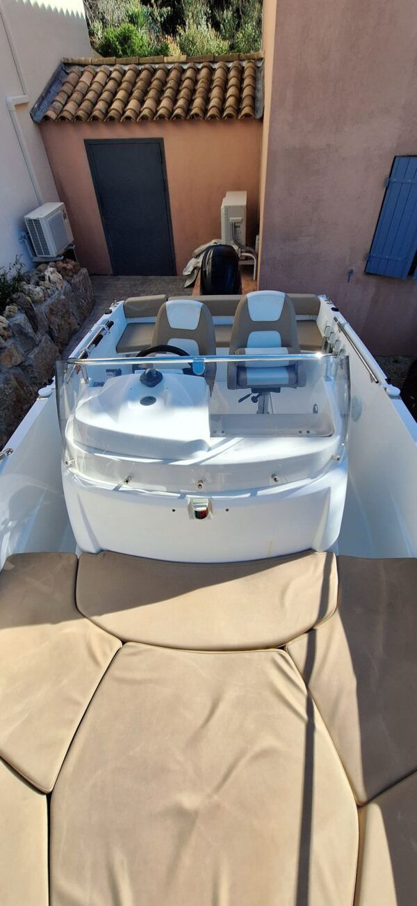 Jeanneau Cap camarat 5.5 cc Style – Image 4