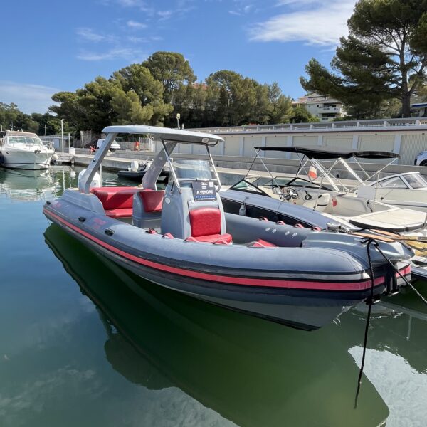 Band of Boats, achat vente de bateaux d'occasion et neufs Recherche Vendre Favoris Messages NAUTIQUE Tous nos bateaux Bateaux à vendre Services Conseils Band of Boats Bateau occasion Bateau à moteur occasion WIMBI BOATS W7 slide 1 of 19 Semi-rigide WIMBI BOATS W7 occasion France Semi-rigide WIMBI BOATS W7 occasion France Semi-rigide WIMBI BOATS W7 occasion France Semi-rigide WIMBI BOATS W7 occasion France Semi-rigide WIMBI BOATS W7 occasion France Semi-rigide WIMBI BOATS W7 occasion France Semi-rigide WIMBI BOATS W7 occasion France Semi-rigide WIMBI BOATS W7 occasion France Semi-rigide WIMBI BOATS W7 occasion France Semi-rigide WIMBI BOATS W7 occasion France Semi-rigide WIMBI BOATS W7 occasion France Semi-rigide WIMBI BOATS W7 occasion France Semi-rigide WIMBI BOATS W7 occasion France Semi-rigide WIMBI BOATS W7 occasion France Semi-rigide WIMBI BOATS W7 occasion France Semi-rigide WIMBI BOATS W7 occasion France Semi-rigide WIMBI BOATS W7 occasion France Semi-rigide WIMBI BOATS W7 occasion France Cette annonce vous intéresse ? 1 / 18 WIMBI BOATS W7 2019Occasion Saint-Raphaël, France 37 000 € TTC À partir de 171,17 € / mois Informations sur le bateau Marque WIMBI BOATS Modèle WIMBI BOATS W7 Catégorie Bateau semi-rigide & pneumatique , Bateau semi-rigide Dimensions Longueur 6.89 m Largeur 2.75 m Moteur Type de moteur Outboard Motorisation 1x225 hp Carburant Essence Nombre d'heures moteur 1980 Informations sur l'annonce Publiée le 15/07/2025 Mise à jour le 15/07/2025 Ref 171121 Copier le lien Ce bateau est éligible à l'assurance panne mécanique En savoir plus Financer ce bateau avec SGB Finance À partir de 171,17 € / mois Type de financement En savoir plus sur la Locassurance Montant apporté 18500 € Durée de financement 12 ans Mentions légales Caractéristiques clés Longueur hors tout 6.89 m Largeur 2.75 m Type de Moteur Outboard Engine Nombre de moteurs 1 Carburant Gasoline Puissance 225 hp Nombre d'heures 1980 h Description Opportunité A SAISIR chez Nautique Concept WIMBI BOATS W7 disponible immédiatement. Bateau révisé janvier 2025 (remplacement : huile, filtres, thermostat, turbine, courroie, anodes embase et moteur, graissage) Marque : WIMBI BOATS LIMITED Modèle : WIMBI BOATS W7 Type : Semi-rigide Hypalon Moteur : MERCURY 225cv 4 temps injection (1980 heures évolutives) Année coque : 2019 Longueur (m) : 6,89 Largeur (m) : 2,75 Capacité personnes : Prix : 37 000 € TTC EQUIPEMENT STANDARD : - T-top - support de padel - Bain de soleil avant (sellerie neuve juillet 2025) - Bain de soleil arrière (sellerie neuve juillet 2025) - Flexitech - Pompe de cale électrique - Feux de navigation + feu de mouillage - Coffres de rangement avant et arrière - Echelle de bain Inox - Mât de ski nautique EQUIPEMENT ELECTRIQUE : - Guindeau électrique - Pack son FUSION 4Hp - VHF fixe - Prise 12V tableau de bord MOTORISATION : - Moteur MERCURY 225cv (1980 heures évolutives) - Direction hydraulique - Assistance de direction électrique - Commande électrique Possibilité crédit avec SGB & CGI FINANCE ---------------------------------------------- Nous serons ravis de vous accueillir dans notre établissement pour toute visite Disponible dans notre concession Nautique Concept Concessionnaire Bénéteau / Brig / Seagame / SPX / Iron / Idéa Marine Port Santa Lucia à Saint-Raphaël, 83700 Votre vendeur Luca ZAMMITH ---------------------------------------------- Voir plus Inventaire Coque Longueur hors tout 6.89 m Largeur 2.75 m Moteurs Type de Moteur Outboard Engine Nombre de moteurs 1 Carburant Gasoline Puissance 225 hp Nombre d'heures 1980 h Equipement Aucun équipement renseigné Localisation Ce bateau peut être visité à Saint-Raphaël, Var (France) Horaires Lundi : 09:00-12:00 / 14:00-18:00 Mardi : 09:00-12:00 / 14:00-18:00 Mercredi : 09:00-12:00 / 14:00-18:00 Jeudi : 09:00-12:00 / 14:00-18:00 Vendredi : 09:00-12:00 / 14:00-18:00 Samedi : 09:00-12:00 / 14:00-18:00 Dimanche : Fermé Voir d'autres annonces proches de cette zone : Bateaux d'occasion à Saint-Raphaël Bateaux d'occasion dans le Var Bateaux d'occasion en Provence-Alpes-Côte d'Azur Bateaux d'occasion en France Nautique Concept Saint-Raphaël Parle Votre annonce est en ligne pour encore 90 jours Votre annonce est complétée à 80% Compléter mon annonce 0 2 0 0 Voir les statistiques Vous aimez le modèle WIMBI BOATS W7 ? Découvrez aussi : logo Band of Boats footer Newsletter Je souhaite m'inscrire à la newsletter pour recevoir des sélections d'annonces, des essais bateaux et des conseils nautiques Laissez-nous votre adresse e-mail Les données recueillies sont traitées par Band of Boats dans le but de vous envoyer des newsletters. Pour en savoir plus sur la gestion de vos données personnelles et pour exercer vos droits, reportez-vous à la Politique de protection des données personnelles. Suivez notre actualité Facebook LinkedIn Instagram Youtube Liens utiles Qui sommes-nous ? Questions fréquentes Nous contacter Blog Annuaire des professionnels Nos services pour les professionnels Nos services pour les particuliers Plan du site 2018-2025 © Band of Boats — Tous droits réservés - Site web géré par My Boat Solutions Cookies Politique de protection des données personnelles Conditions générales d'utilisation Mentions légales Description Opportunité A SAISIR chez Nautique Concept WIMBI BOATS W7 disponible immédiatement. Bateau révisé janvier 2025 (remplacement : huile, filtres, thermostat, turbine, courroie, anodes embase et moteur, graissage) Marque : WIMBI BOATS LIMITED Modèle : WIMBI BOATS W7 Type : Semi-rigide Hypalon Moteur : MERCURY 225cv 4 temps injection (1980 heures évolutives) Année coque : 2019 Longueur (m) : 6,89 Largeur (m) : 2,75 Capacité personnes : Prix : 37 000 € TTC EQUIPEMENT STANDARD : - T-top - support de padel - Bain de soleil avant (sellerie neuve juillet 2025) - Bain de soleil arrière (sellerie neuve juillet 2025) - Flexitech - Pompe de cale électrique - Feux de navigation + feu de mouillage - Coffres de rangement avant et arrière - Echelle de bain Inox - Mât de ski nautique EQUIPEMENT ELECTRIQUE : - Guindeau électrique - Pack son FUSION 4Hp - VHF fixe - Prise 12V tableau de bord MOTORISATION : - Moteur MERCURY 225cv (1980 heures évolutives) - Direction hydraulique - Assistance de direction électrique - Commande électrique Possibilité crédit avec SGB & CGI FINANCE ---------------------------------------------- Nous serons ravis de vous accueillir dans notre établissement pour toute visite Disponible dans notre concession Nautique Concept Concessionnaire Bénéteau / Brig / Seagame / SPX / Iron / Idéa Marine Port Santa Lucia à Saint-Raphaël, 83700 Votre vendeur Luca ZAMMITH ---------------------------------------------- Panneau de gestion des cookies