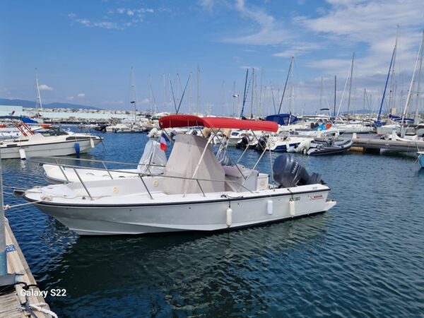 Boston Whaler Outrage 21