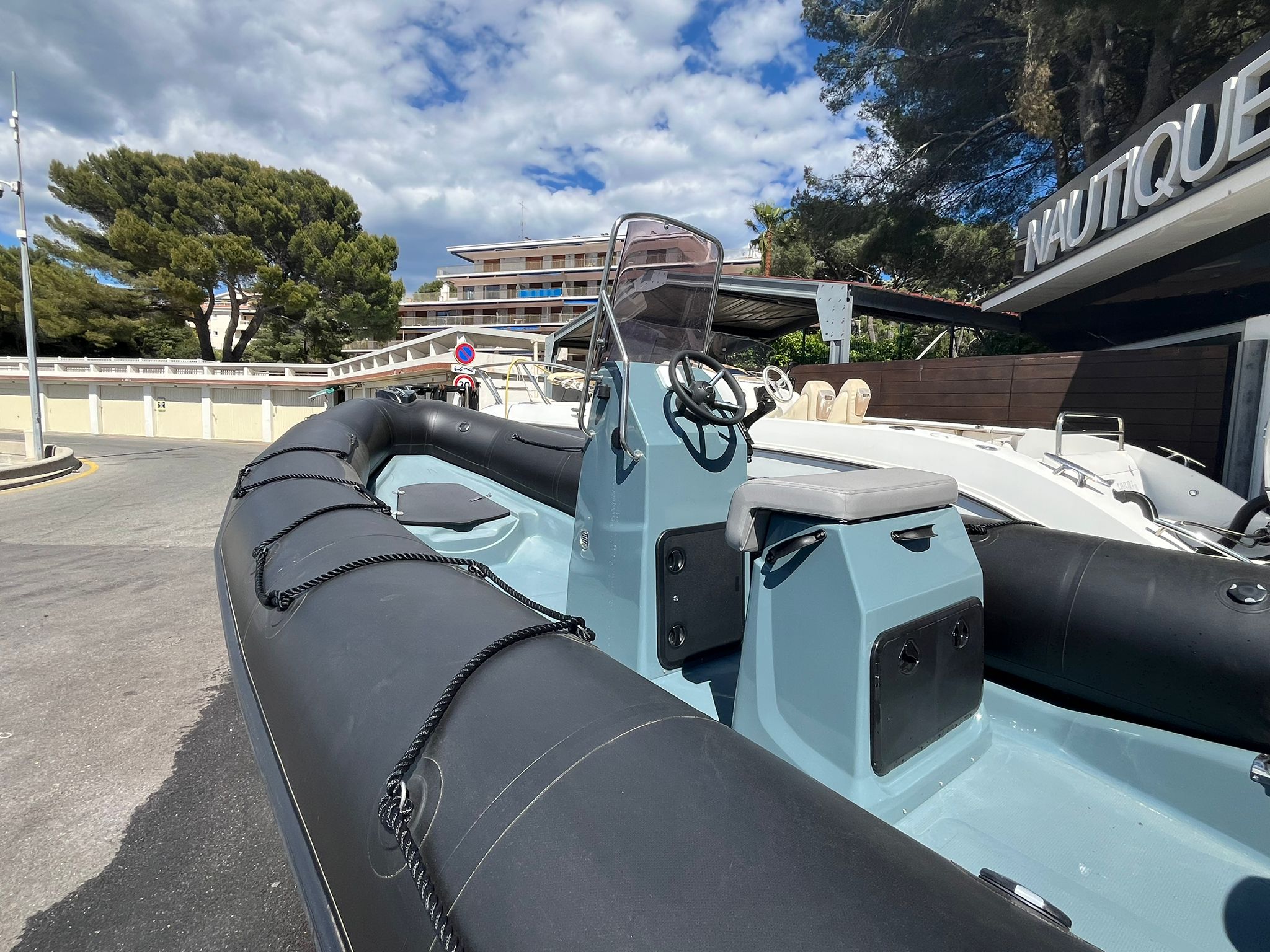 Bombard Explorer 600 - STOCK – Image 5