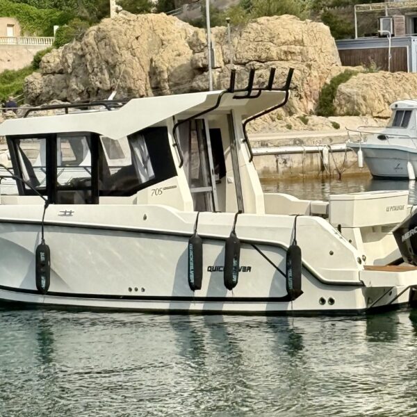 Quicksilver 705 Pilothouse
