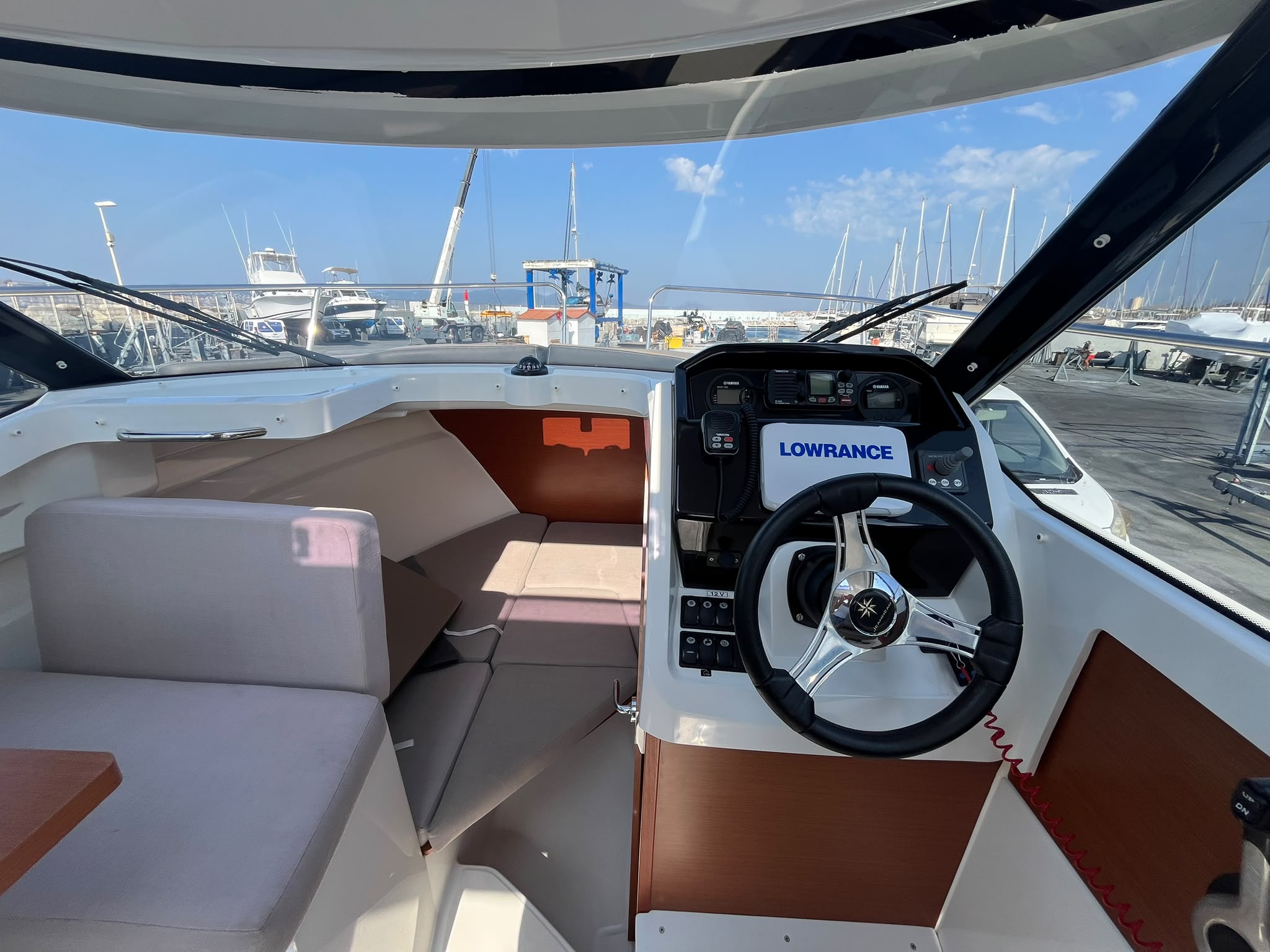 Jeanneau Merry Fisher d’occasion avec remorque. – Image 19