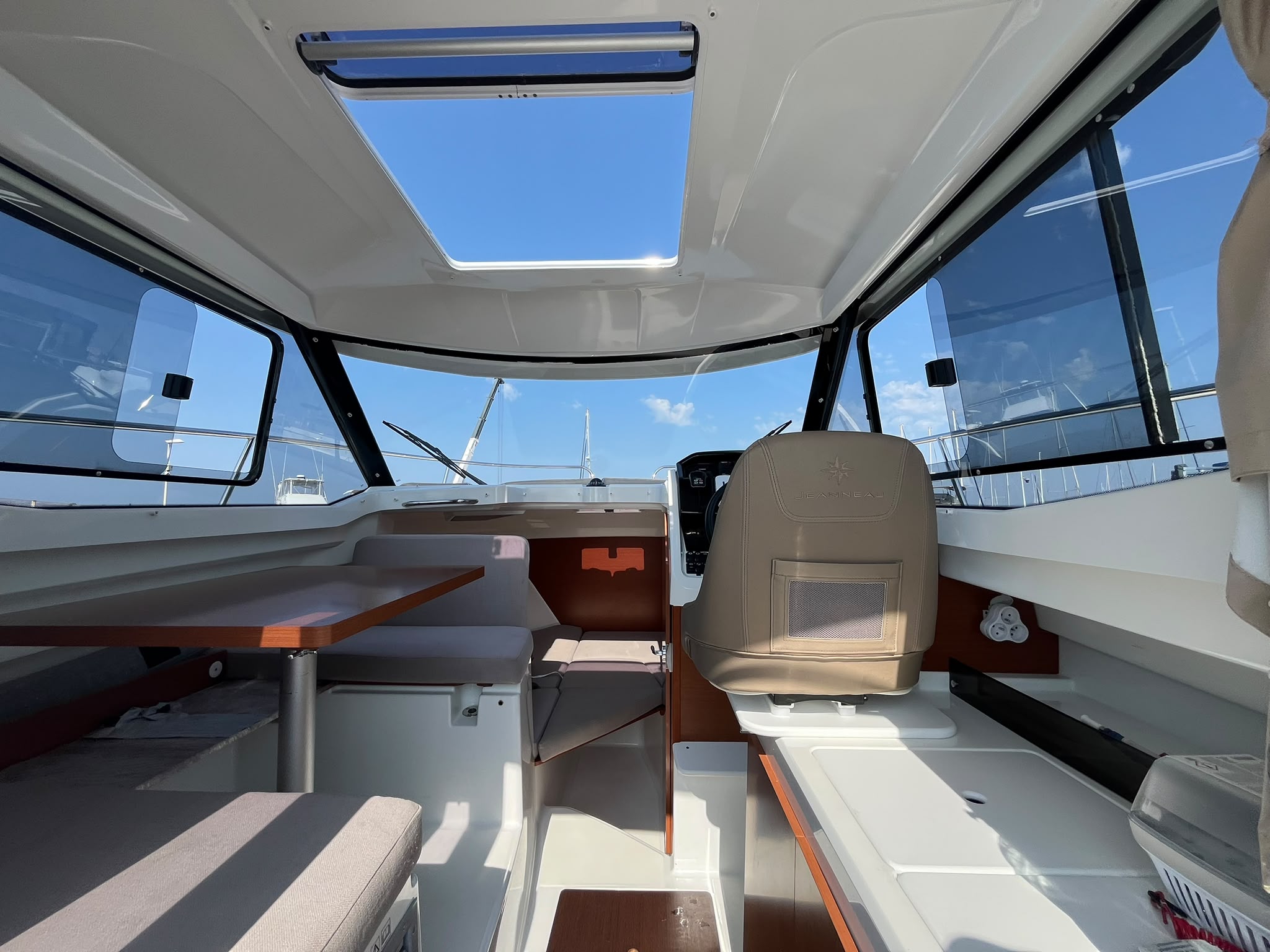 Jeanneau Merry Fisher d’occasion avec remorque. – Image 29