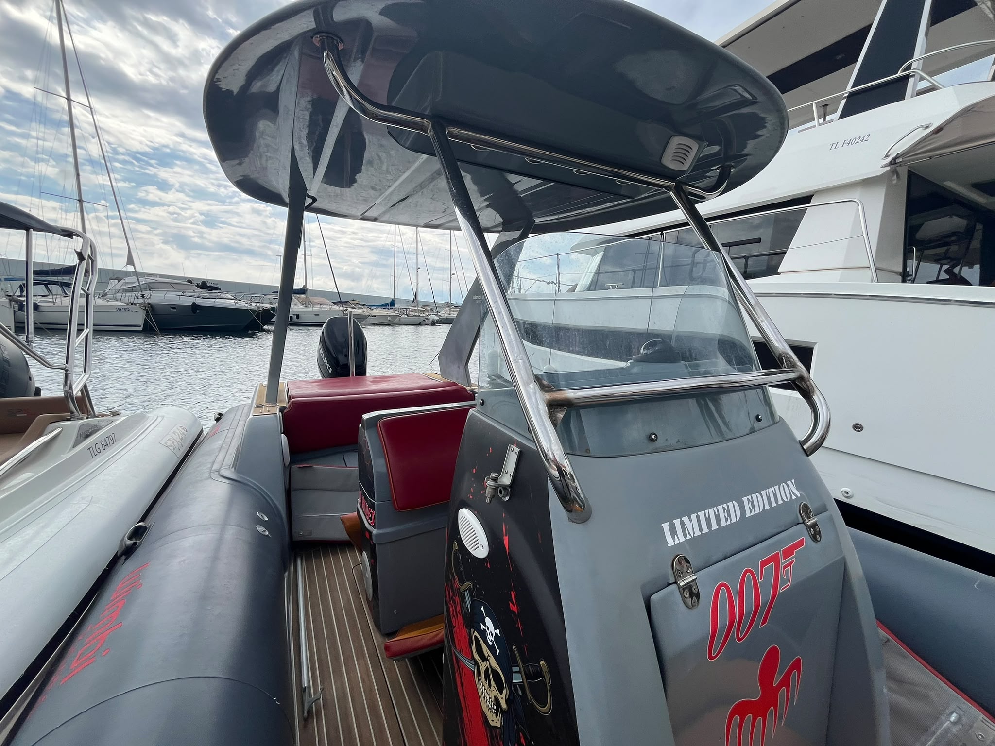 Wimbi W7 2019 – Suzuki DF250 – 209 H – Remotorisé – Hypalon – Hard Top – Simrad – Image 5