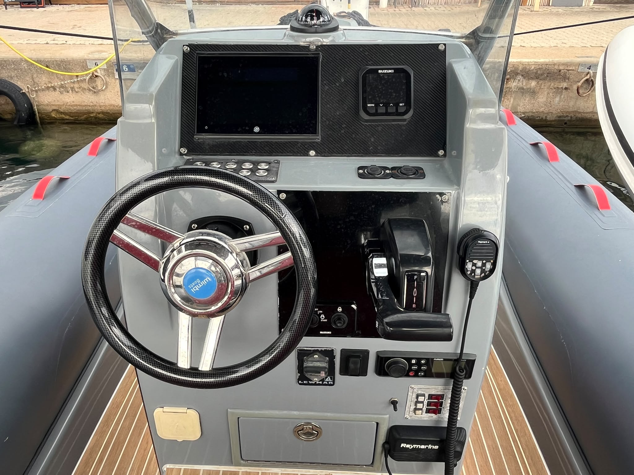 Wimbi W7 2019 – Suzuki DF250 – 209 H – Remotorisé – Hypalon – Hard Top – Simrad – Image 16