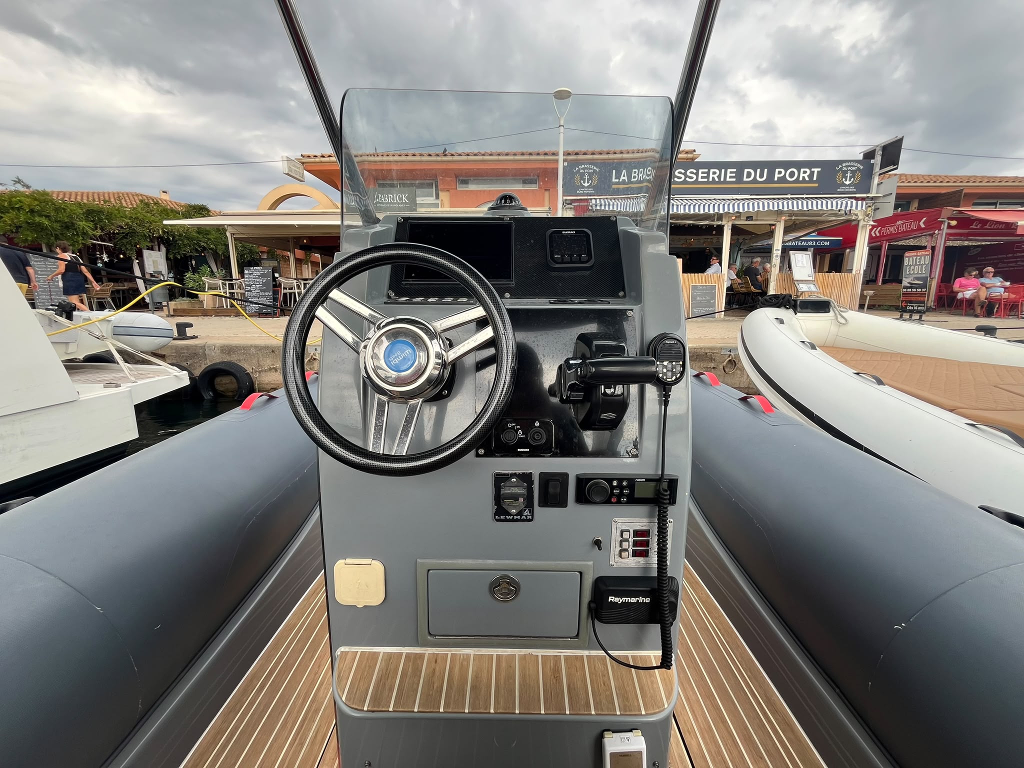 Wimbi W7 2019 – Suzuki DF250 – 209 H – Remotorisé – Hypalon – Hard Top – Simrad – Image 17