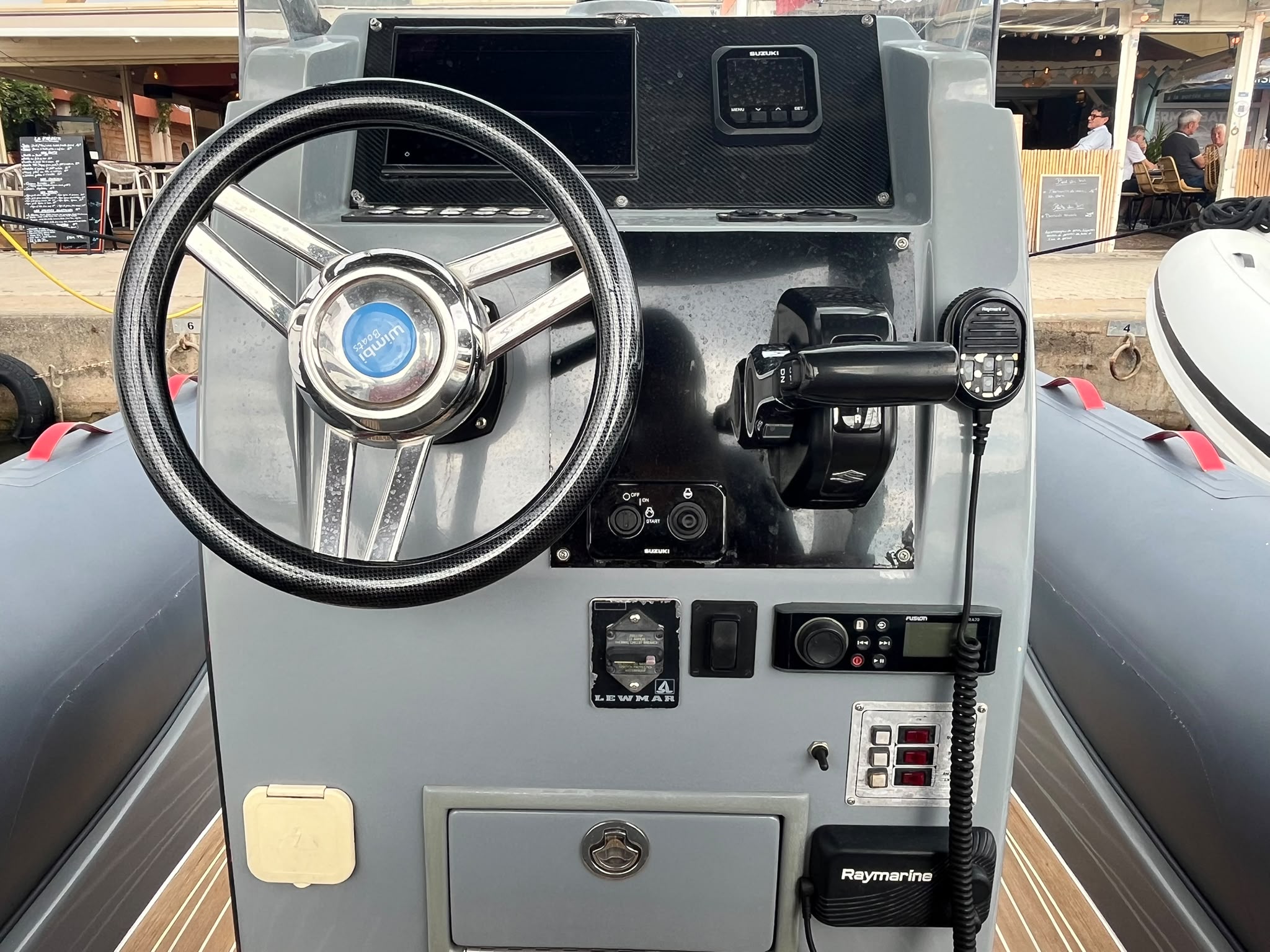 Wimbi W7 2019 – Suzuki DF250 – 209 H – Remotorisé – Hypalon – Hard Top – Simrad – Image 18