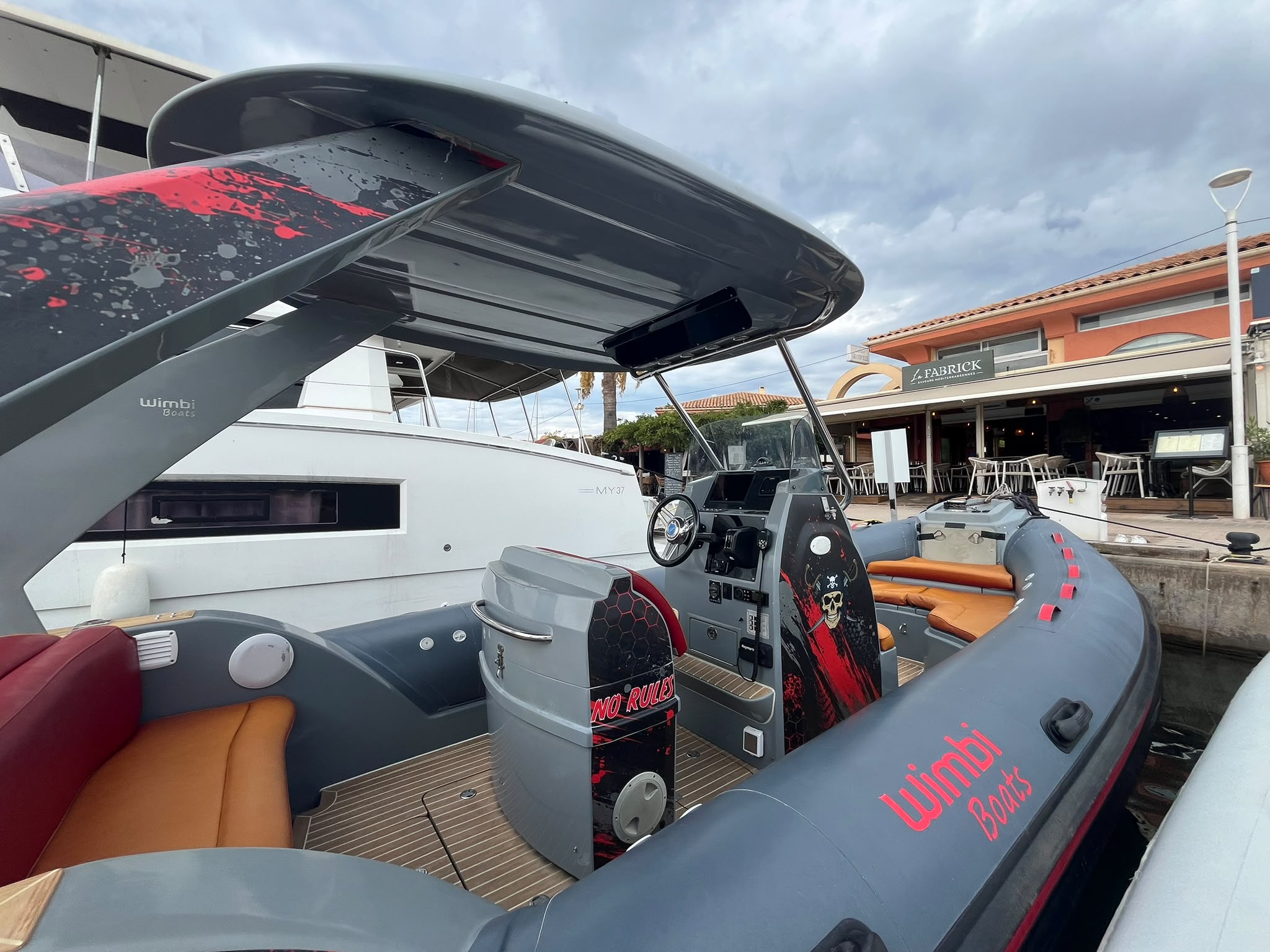 Wimbi W7 2019 – Suzuki DF250 – 209 H – Remotorisé – Hypalon – Hard Top – Simrad – Image 7