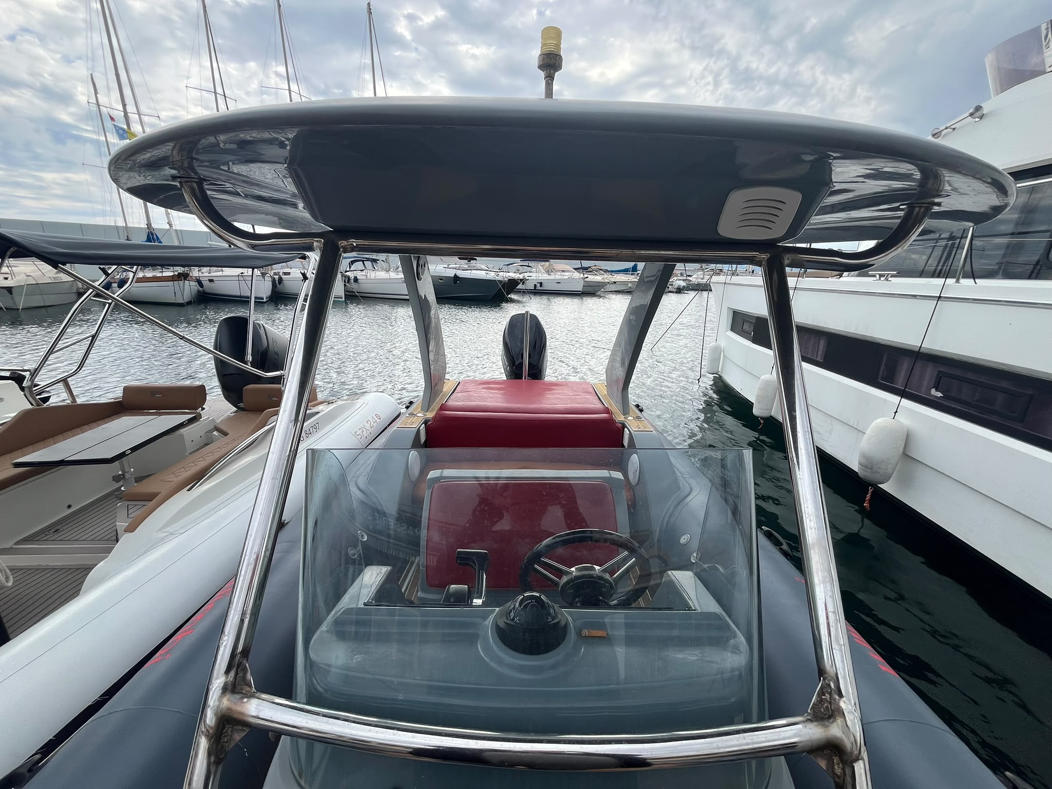 Wimbi W7 2019 – Suzuki DF250 – 209 H – Remotorisé – Hypalon – Hard Top – Simrad – Image 3