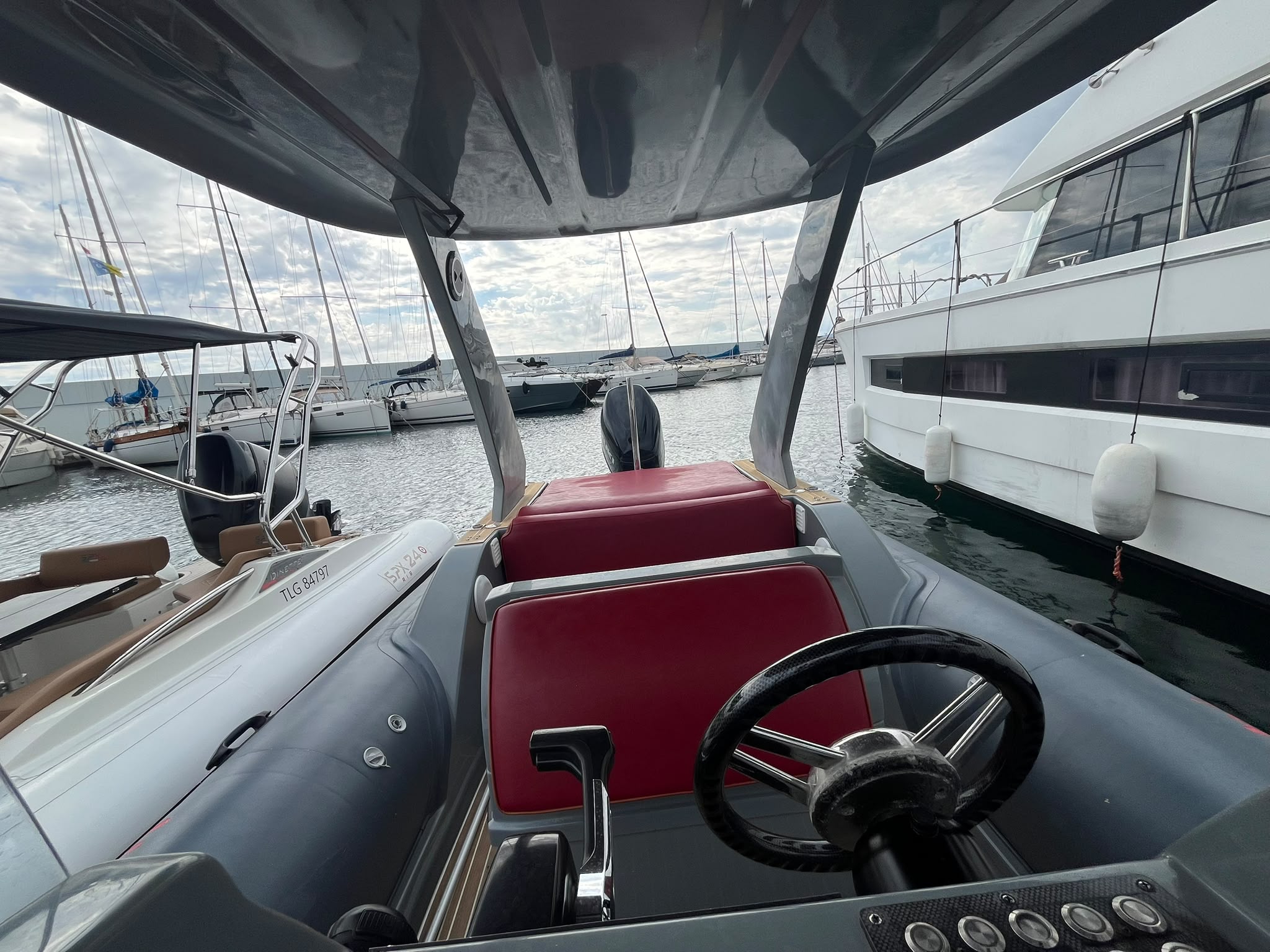Wimbi W7 2019 – Suzuki DF250 – 209 H – Remotorisé – Hypalon – Hard Top – Simrad – Image 4