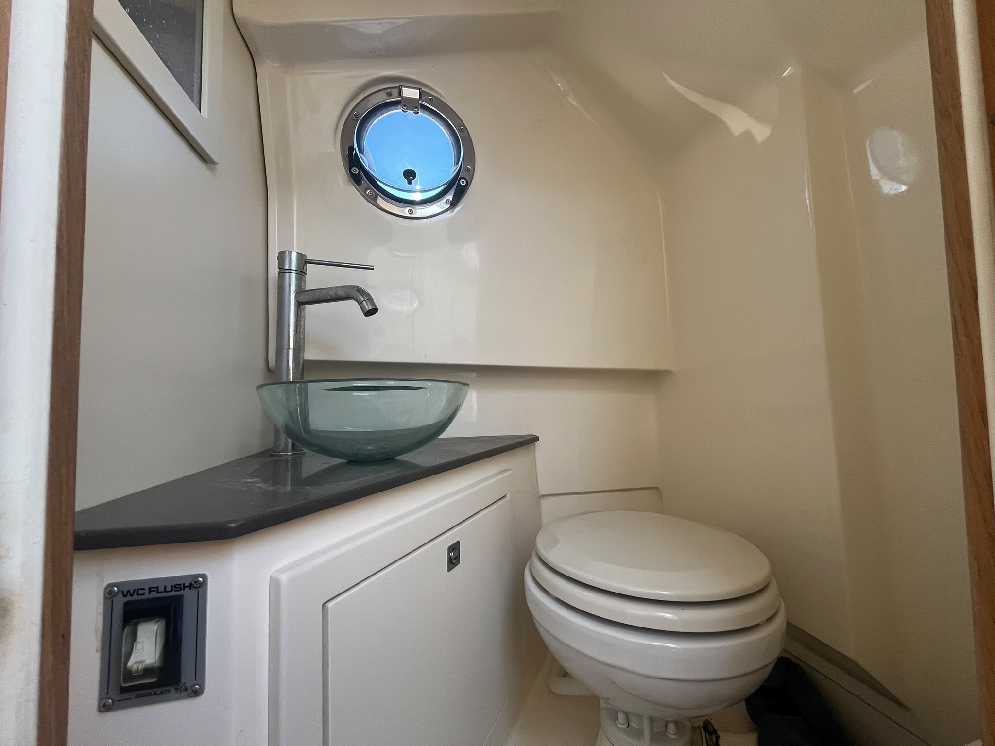 Capelli Tempest 850 WA 2013 – Yamaha F350 350 CV – 480 H – Cabine Double – WC – Image 18