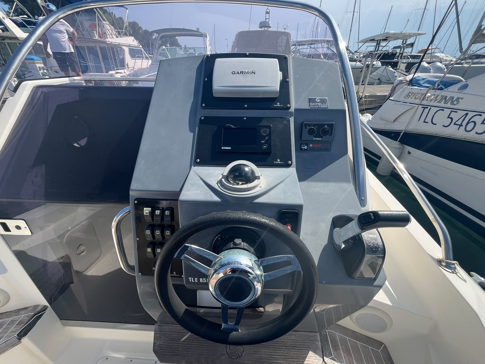 Capelli Tempest 850 WA 2013 – Yamaha F350 350 CV – 480 H – Cabine Double – WC – Image 12