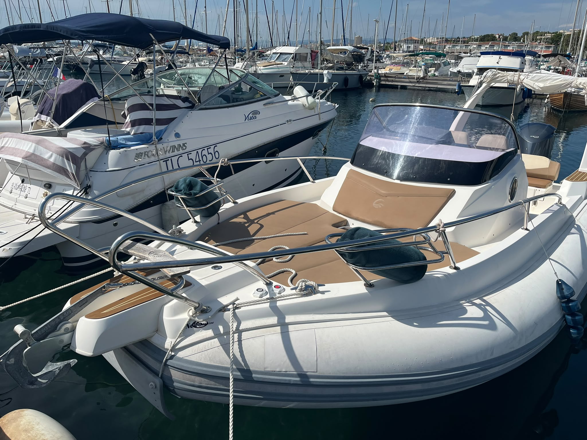 Capelli Tempest 850 WA 2013 – Yamaha F350 350 CV – 480 H – Cabine Double – WC – Image 5