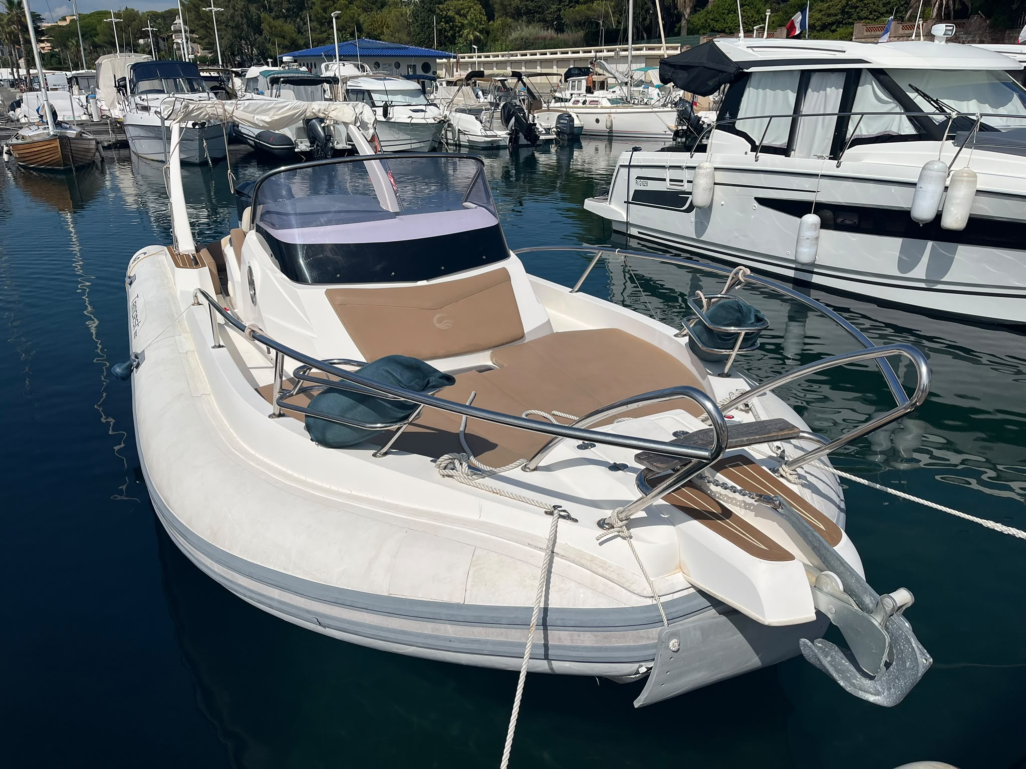 Capelli Tempest 850 WA 2013 – Yamaha F350 350 CV – 480 H – Cabine Double – WC – Image 7