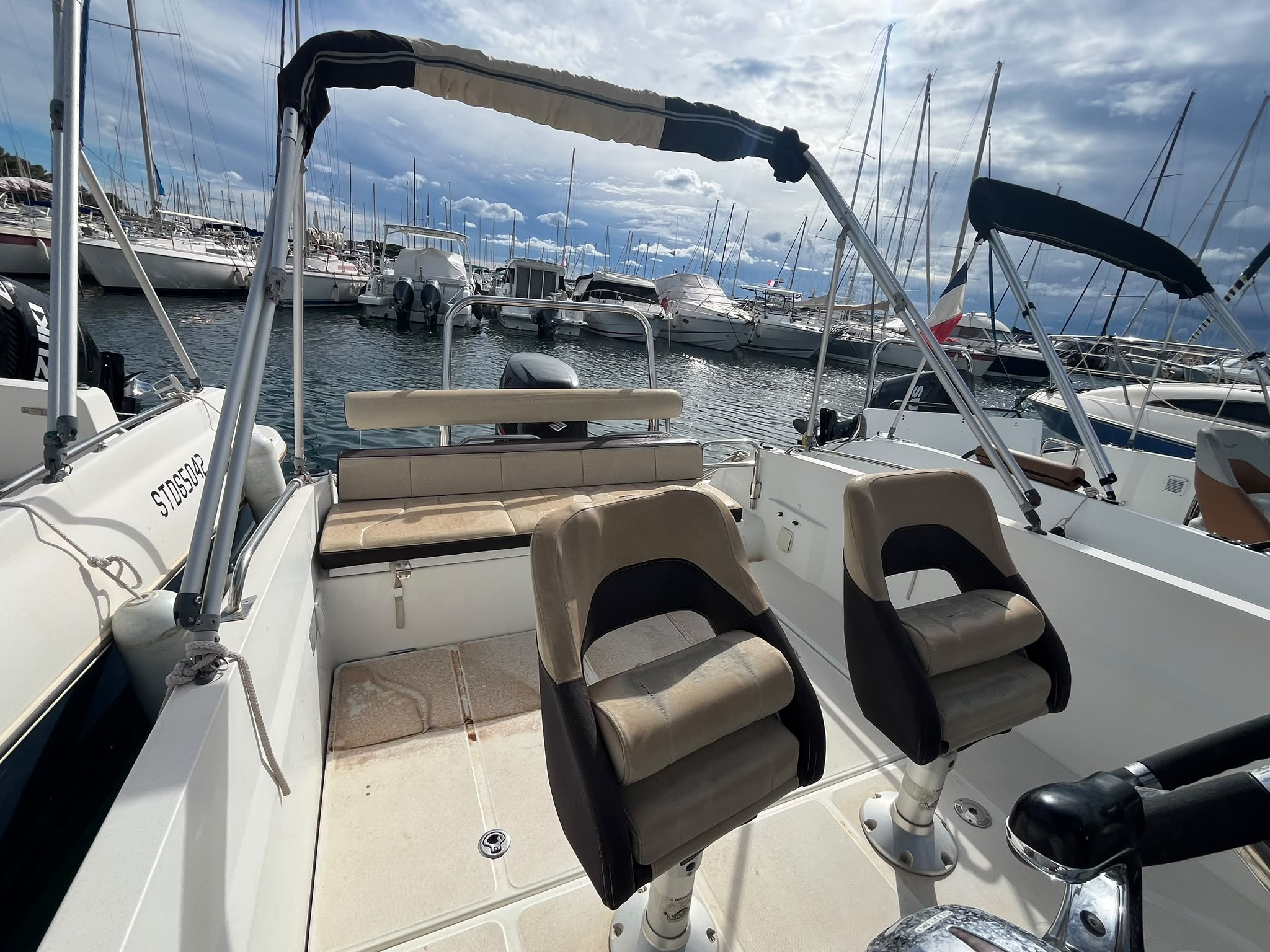 BENETEAU Flyer 6 Sundeck – 2014 – Suzuki DF175 – 1 010 H – Image 6