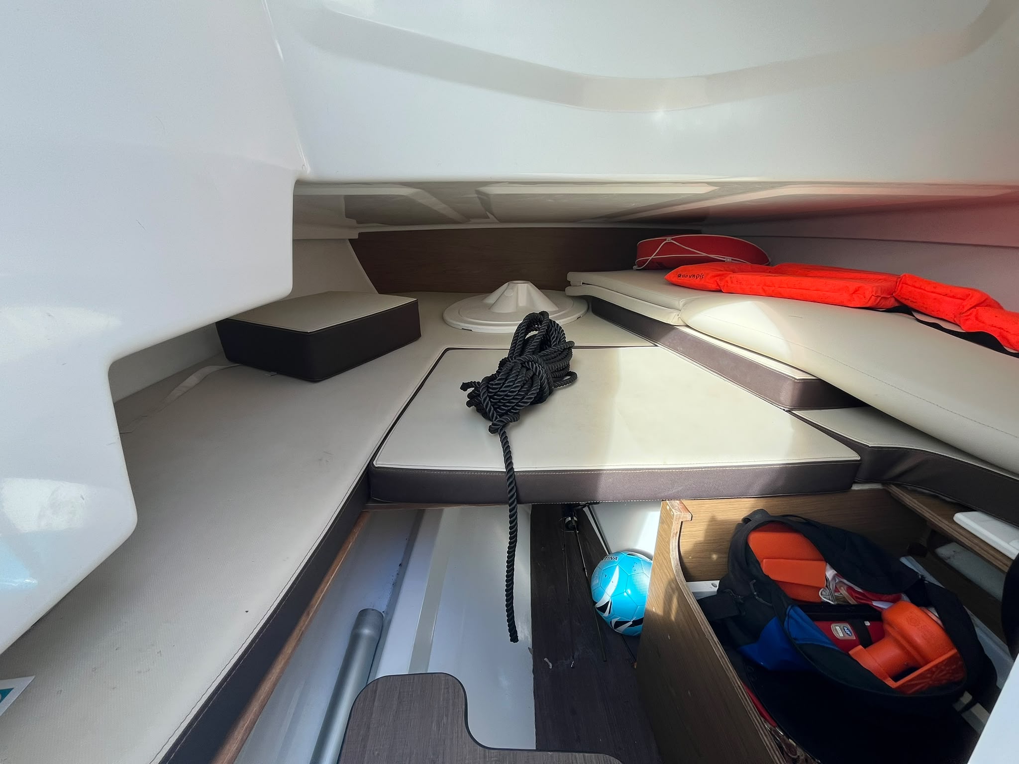 BENETEAU Flyer 6 Sundeck – 2014 – Suzuki DF175 – 1 010 H – Image 16