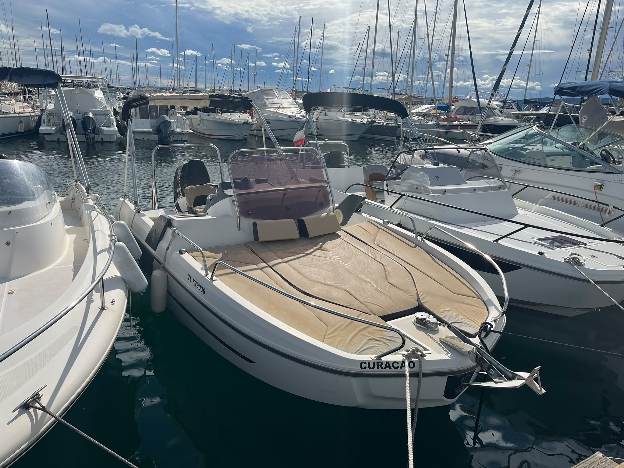 BENETEAU Flyer 6 Sundeck – 2014 – Suzuki DF175 – 1 010 H – Image 2