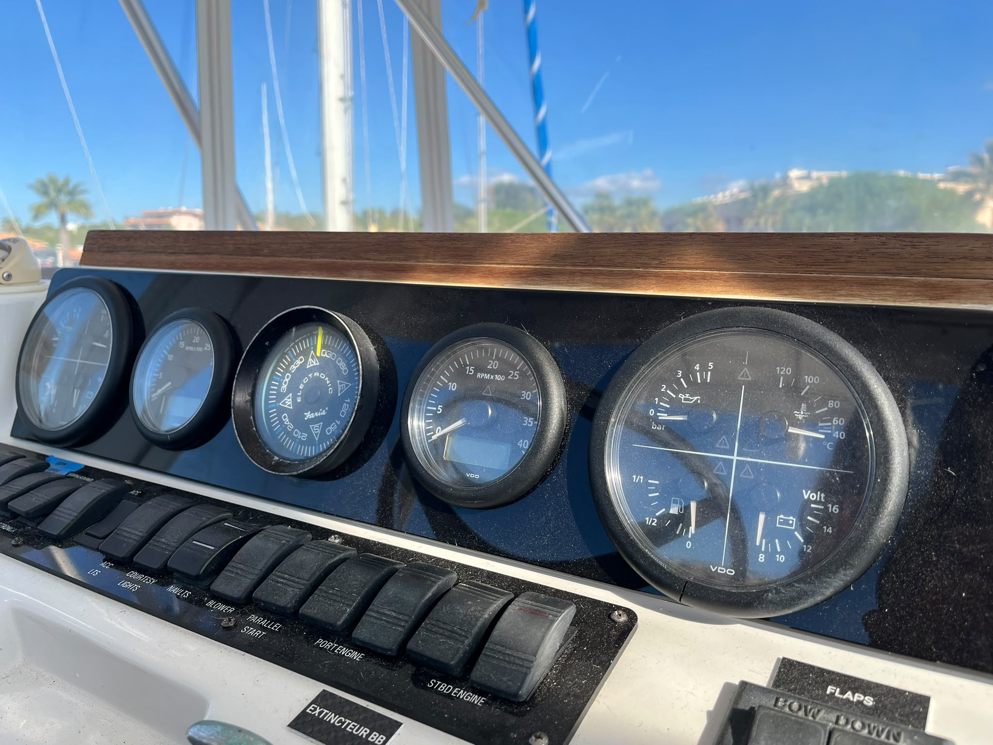 Luhrs 36 Convertible – 2 x Yanmar 450 CV – 900 H – Refit 2024 – Saint-Raphaël – Image 28