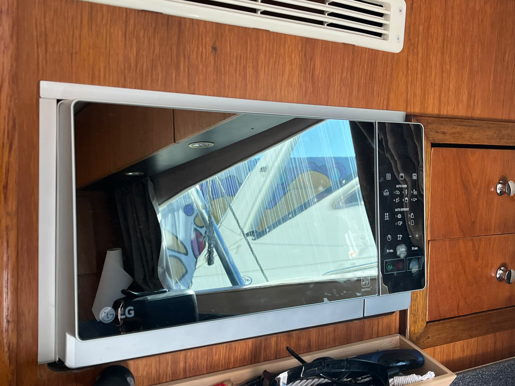 Luhrs 36 Convertible – 2 x Yanmar 450 CV – 900 H – Refit 2024 – Saint-Raphaël – Image 45