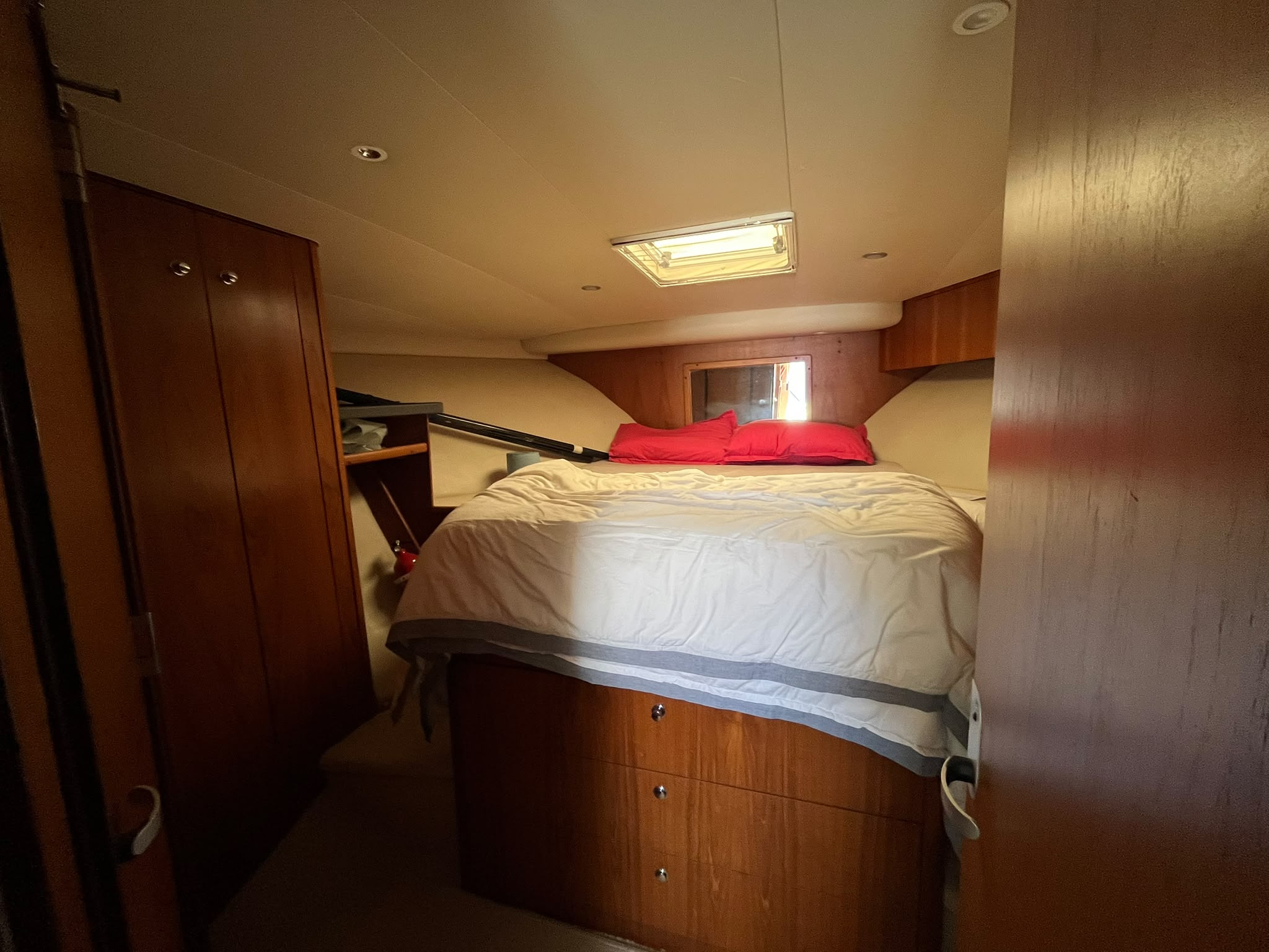 Luhrs 36 Convertible – 2 x Yanmar 450 CV – 900 H – Refit 2024 – Saint-Raphaël – Image 46