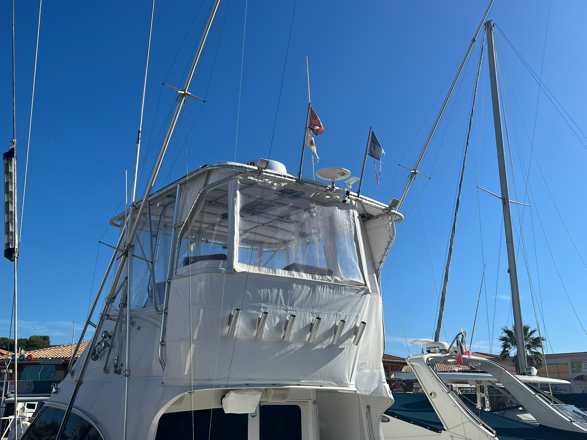 Luhrs 36 Convertible – 2 x Yanmar 450 CV – 900 H – Refit 2024 – Saint-Raphaël – Image 16