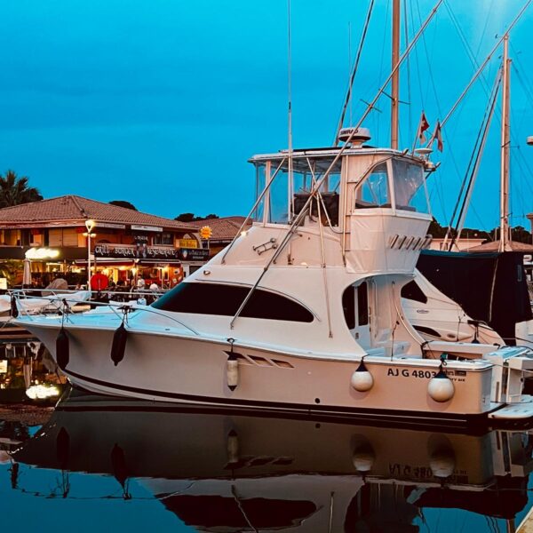 Luhrs 36 Convertible 2002 – 2 x Yanmar 450 CV – 900 H – Refit 2024 – Saint-Raphaël